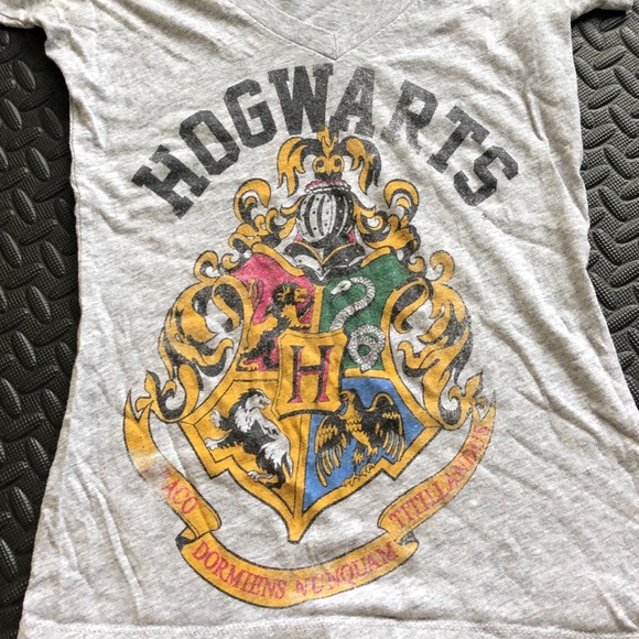 Hogwarts V Neck Tee - Picture 2 of 4